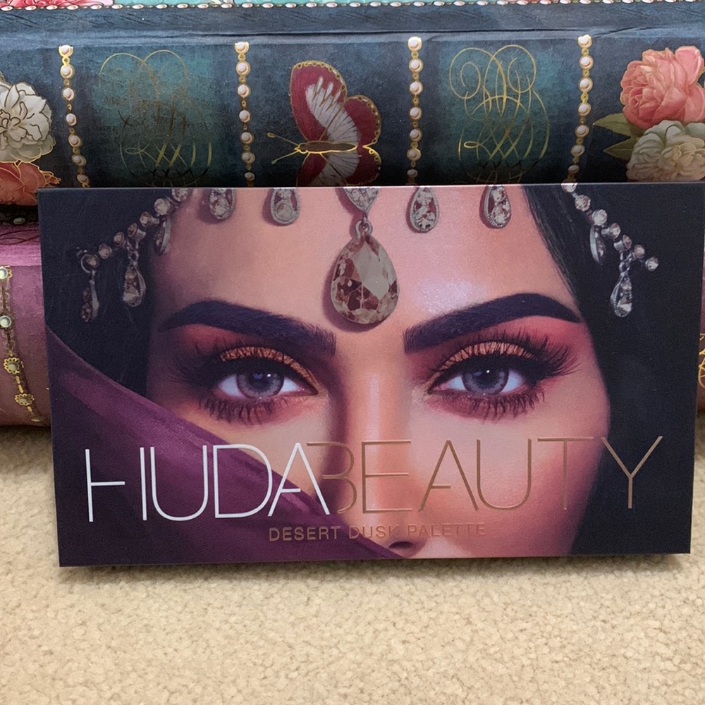 Huda Beauty Desert Dusk Palette